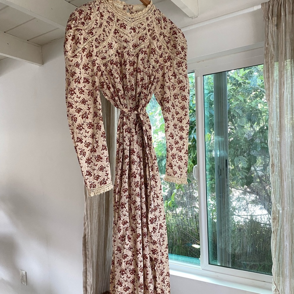 Doen gabrielle dress in burgundy songbird print